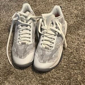 Women’s Size 11 Basketball Shoes- Moolah